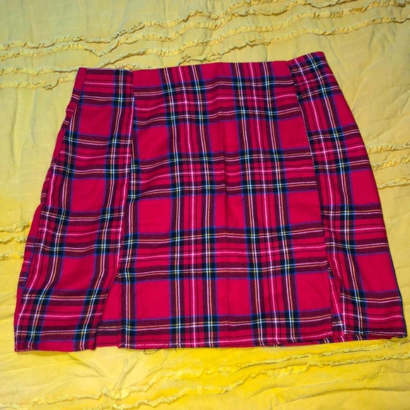 Red plaid mini skirt - Picture 2 of 4